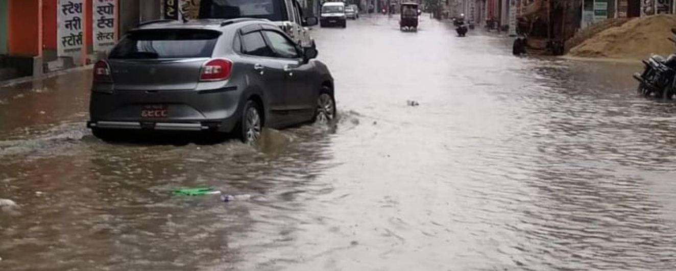 वर्षाले जलमग्न 